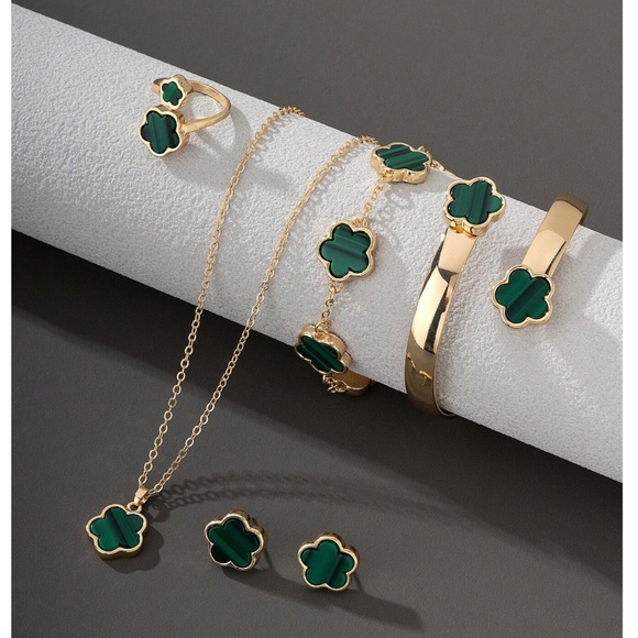 BellanBlue Jewelry - Luxe Gold Tone Flower Necklace Ring Jewelry Set
